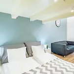 Comfy And Bright Apartment In The Center