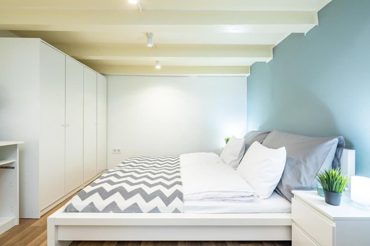 Comfy And Bright In The Center Apartamento