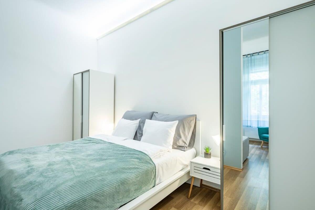 Comfy And Bright In The Center Apartamento